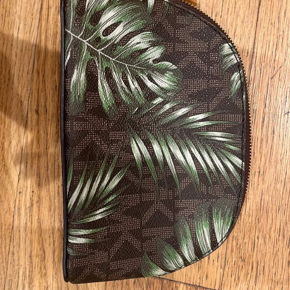 Michael Kors Jet Set palm print cosmetic case -excellent condition - - Picture 7 of 7